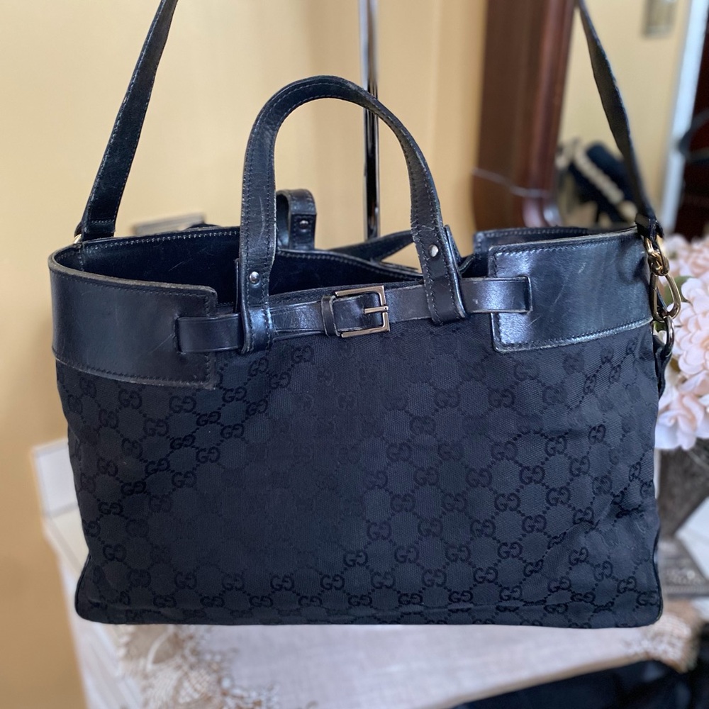 Gucci Elegant Black Leather Tote
